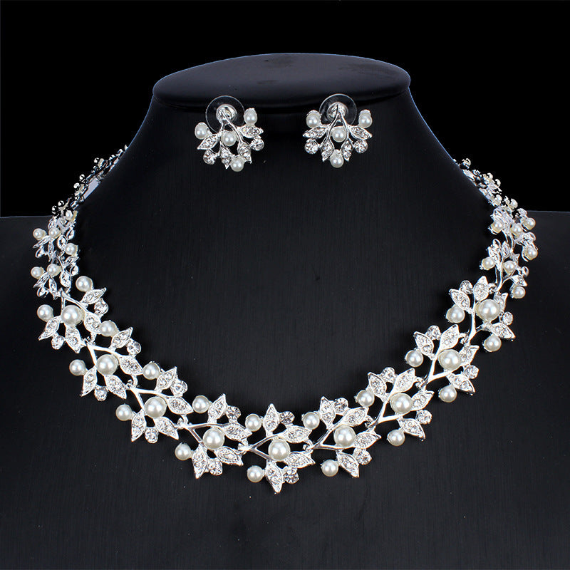 Versatile pearl necklace