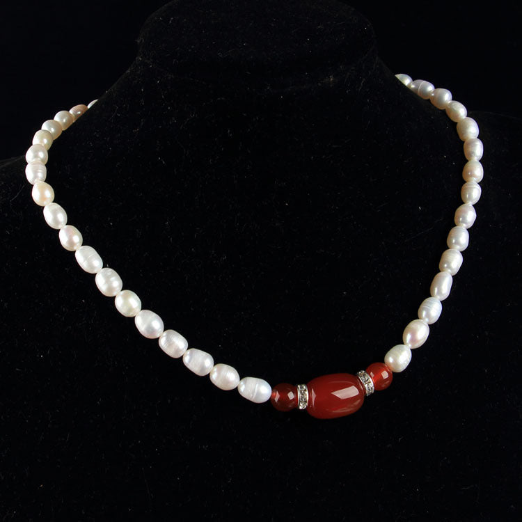 Threaded freshwater pearl necklace with jade pendant Mother chain