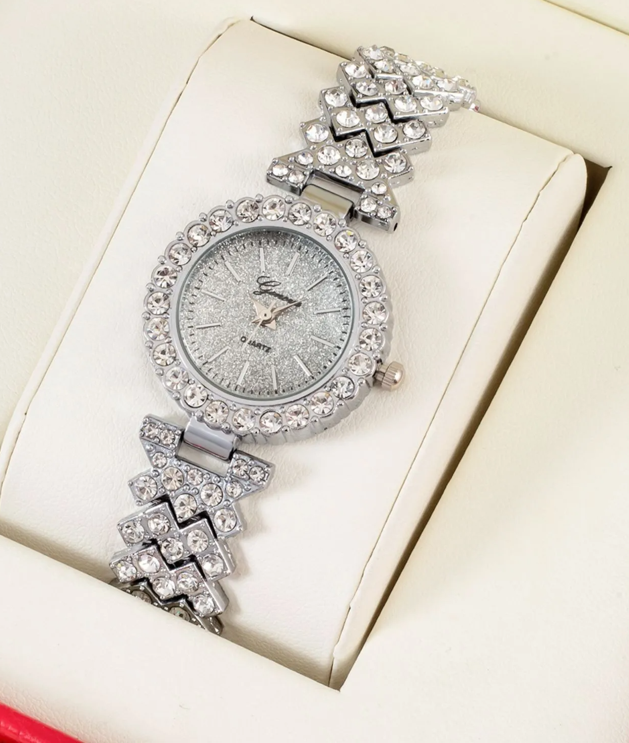 Priscilla -WOMEN WATCH
Ladies Diamond Gypsophila Bracelet Watch Elegant