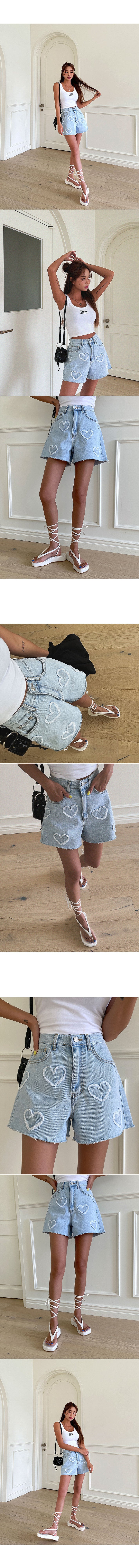 Cute Frayed Heart Pattern Light Color And Water Scrubbing High Waist Denim Shorts