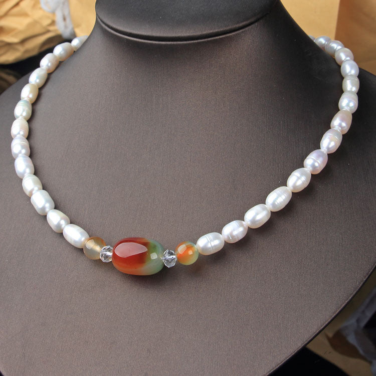 Threaded freshwater pearl necklace with jade pendant Mother chain