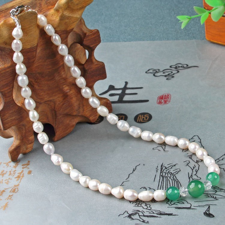 Threaded freshwater pearl necklace with jade pendant Mother chain