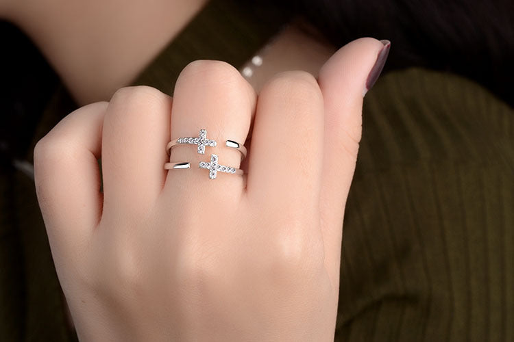 Double cross diamond ring