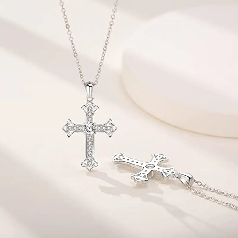 Hazel NECKLACE
925 Sterling Silver 0.5 Carat Moissanite Cross Necklace Fashion Design Niche Luxury Senior Ladies Birthday Gift for Girlfriend