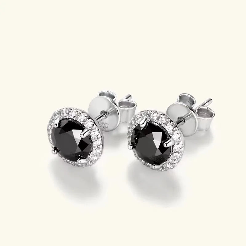 Lucy Earring
925 Sterling Silver 0.5-1 Carat Moissanite Black Round Bag