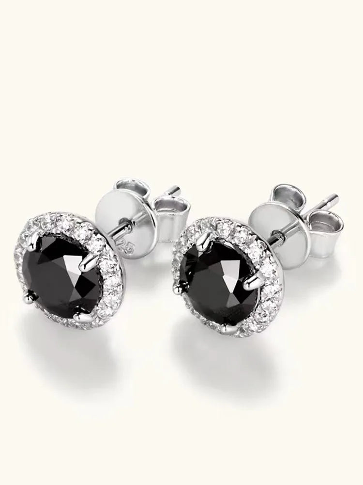 Lucy Earring
925 Sterling Silver 0.5-1 Carat Moissanite Black Round Bag