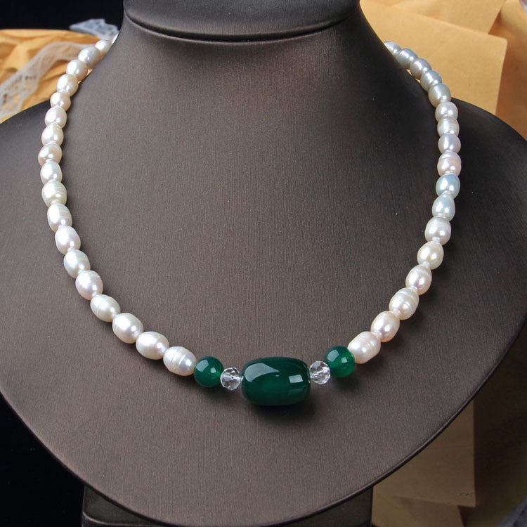 Threaded freshwater pearl necklace with jade pendant Mother chain