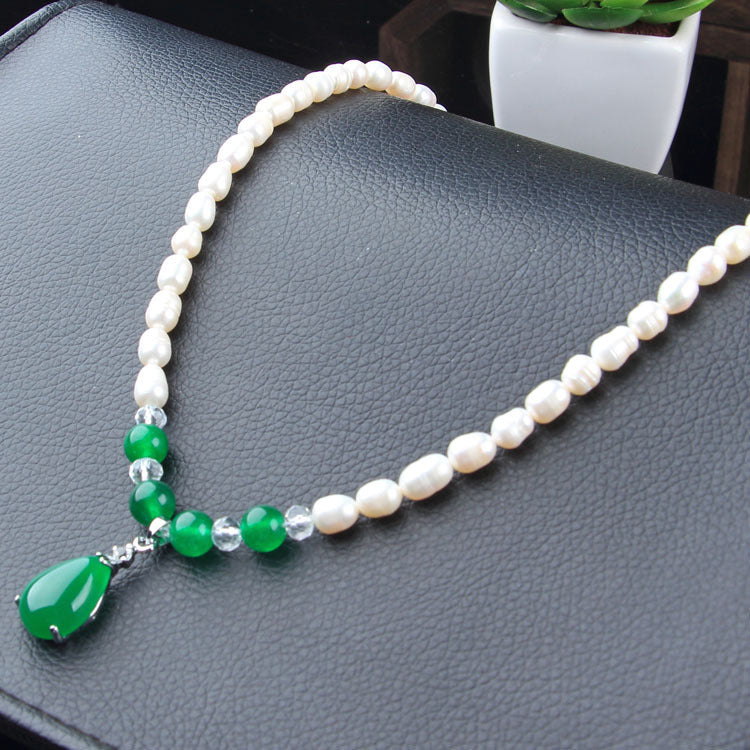 Threaded freshwater pearl necklace with jade pendant Mother chain