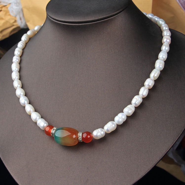 Threaded freshwater pearl necklace with jade pendant Mother chain